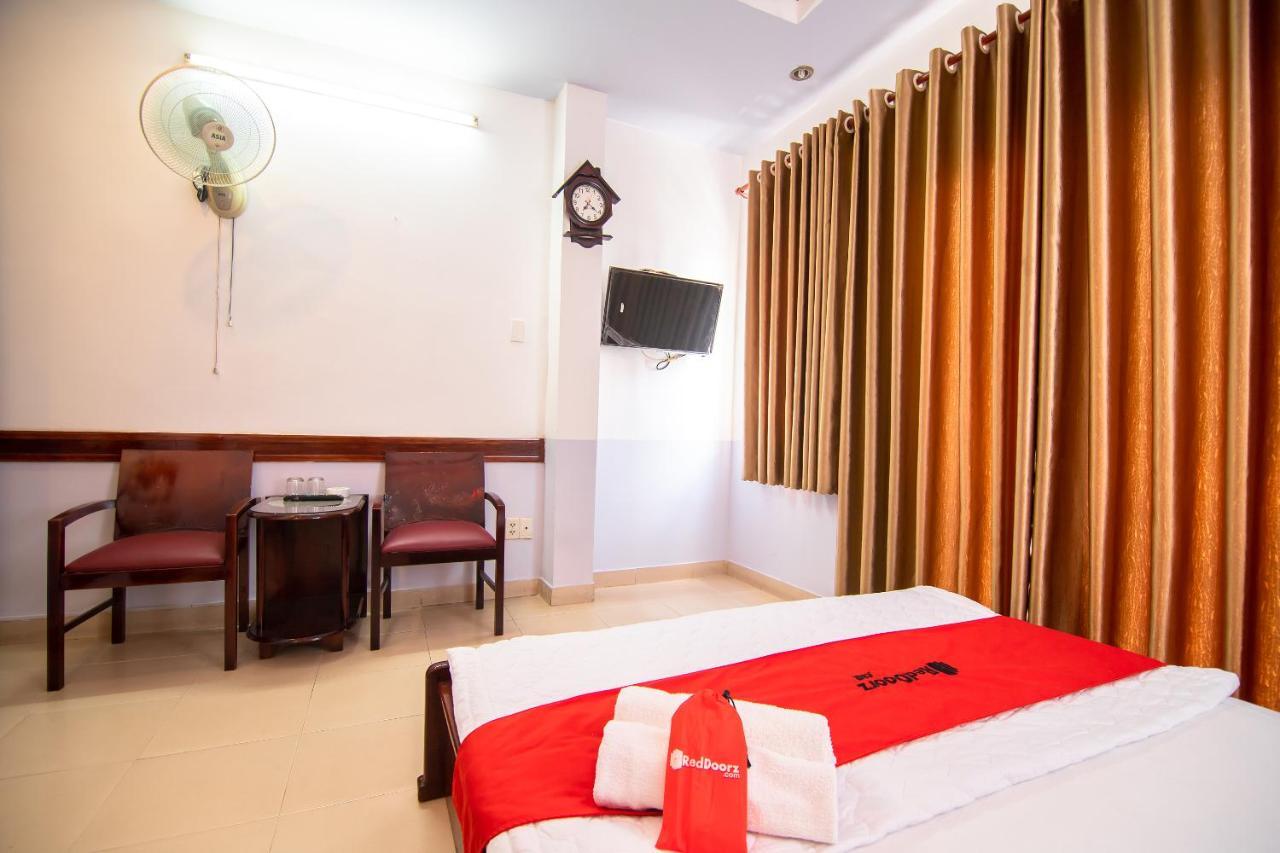 Reddoorz Hoang Minh Hotel ホーチミン市 エクステリア 写真